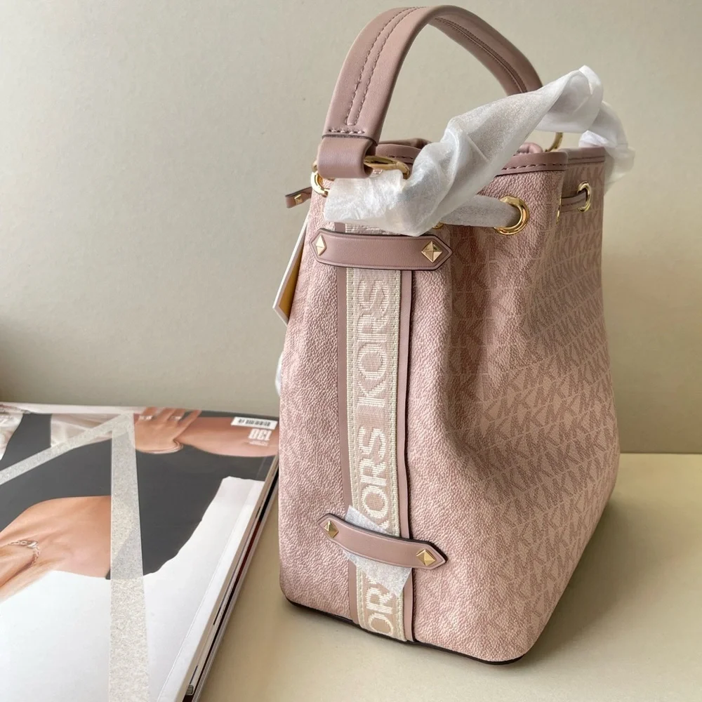 (new+tag) Michael Kors Maeve medium bucket messenger signature monogram pink